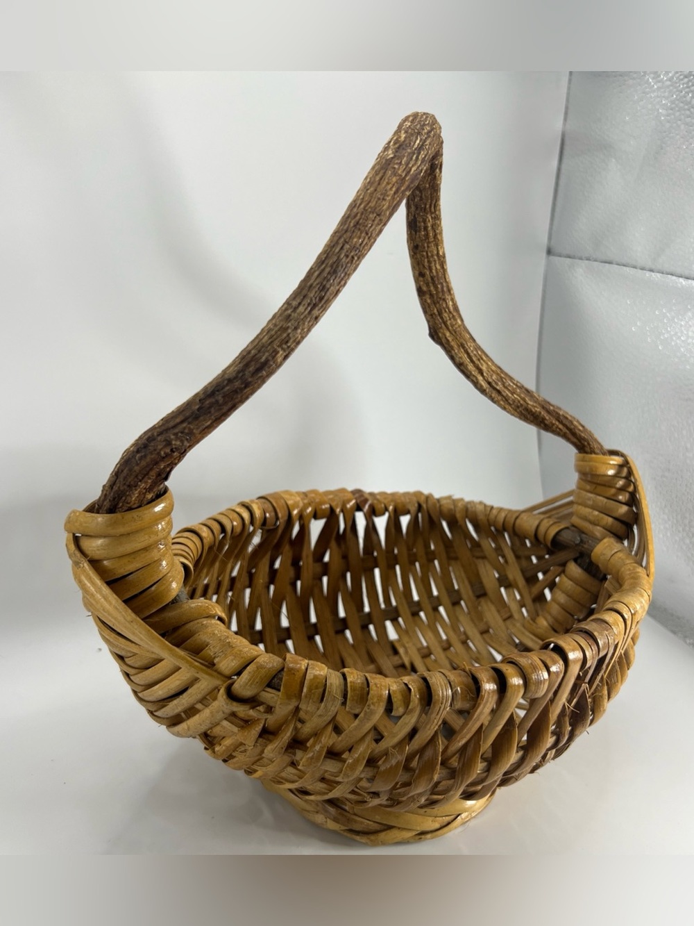 Vintage Small Buttocks Basket Splint Wood Egg Gathering Primitive Twig Handle 8" - Picture 2 of 13